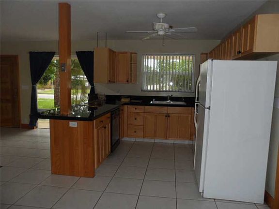 4th image of 3391 SW 22nd St