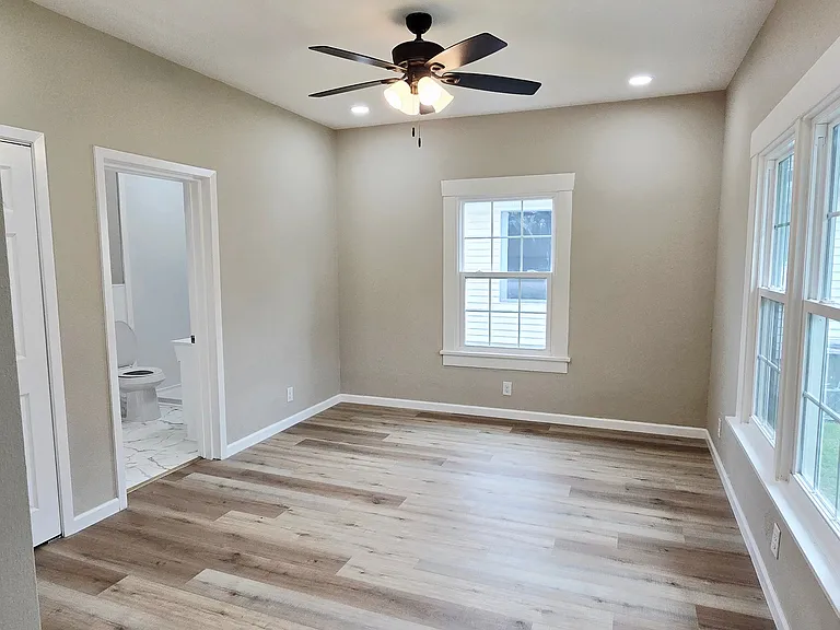 1308 W Walker St — Photo 6