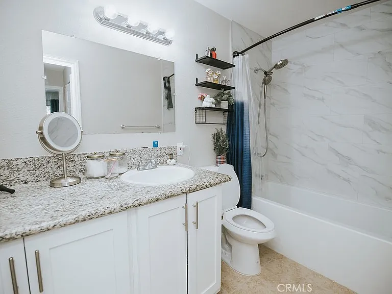 1554 Border Ave — Photo 7