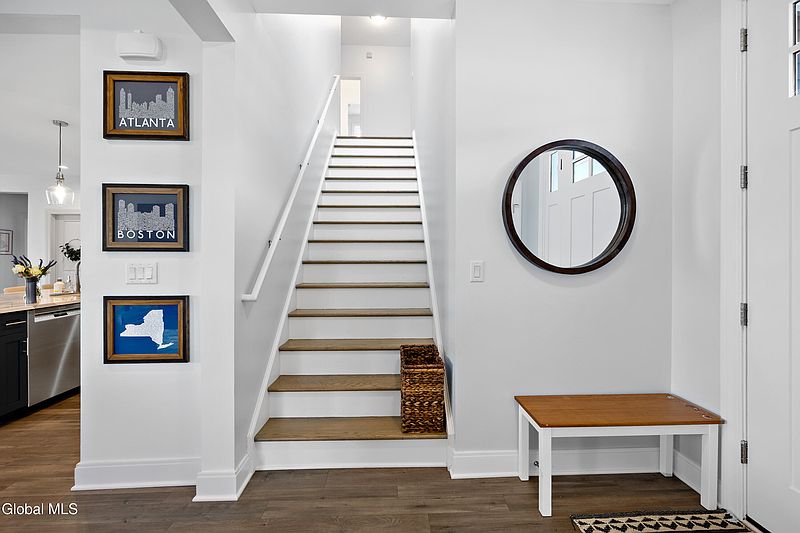 5th image of 10 Penfield Drive