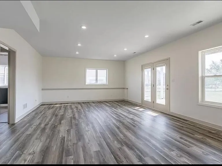 1239 Hetlage Way — Photo 16