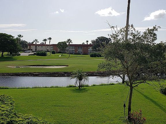 4th image of 66 Woodland Dr