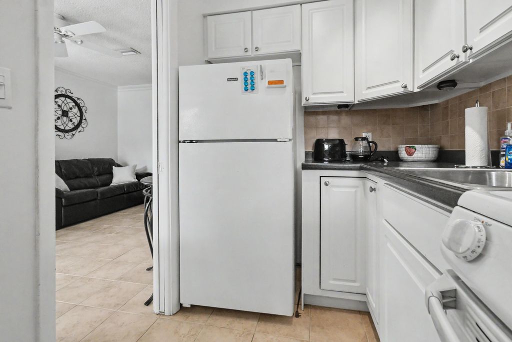 2701 NE 1st St APT 201, photo 7
