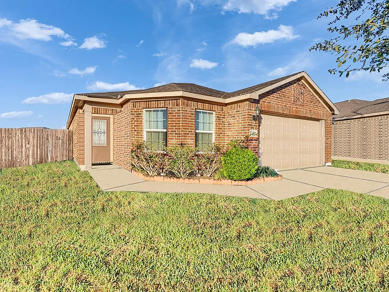 22419 Iron Mill Dr — Photo 2