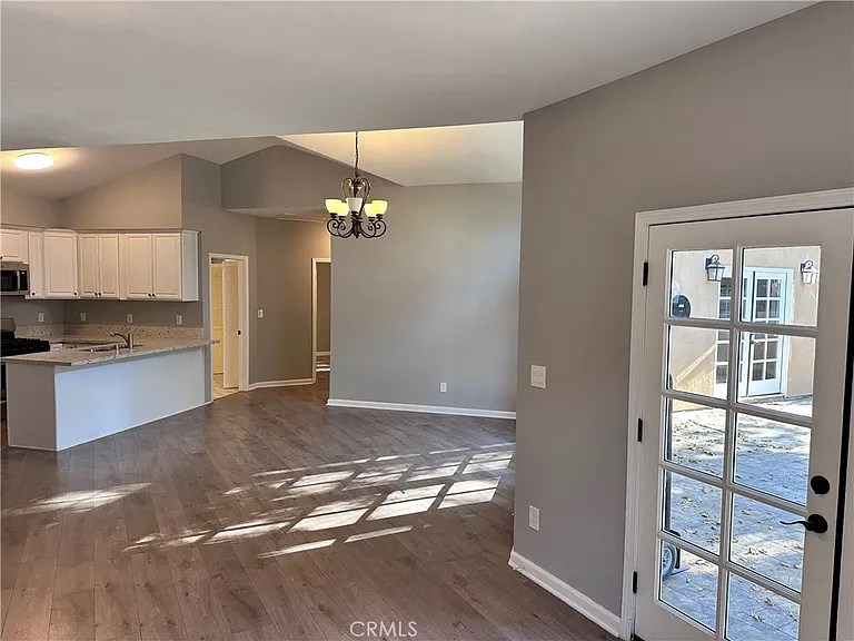 5371 Topeka Dr — Photo 9