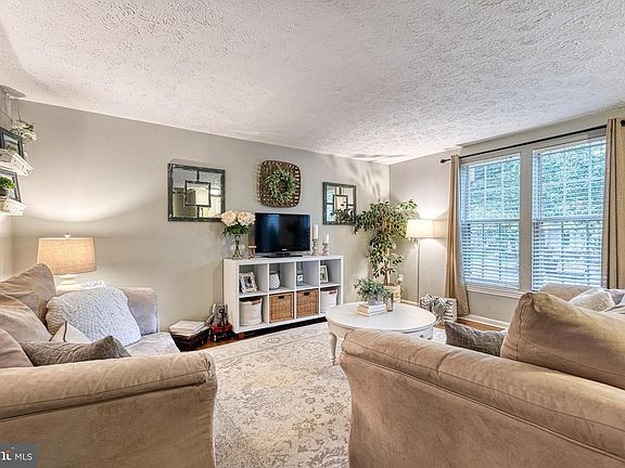 4th image of 361 Hickory Nut Ct