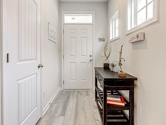 3rd image of 252 Red Maple Loop