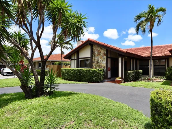 2011 NE 207th St, North Miami Beach, FL 33179