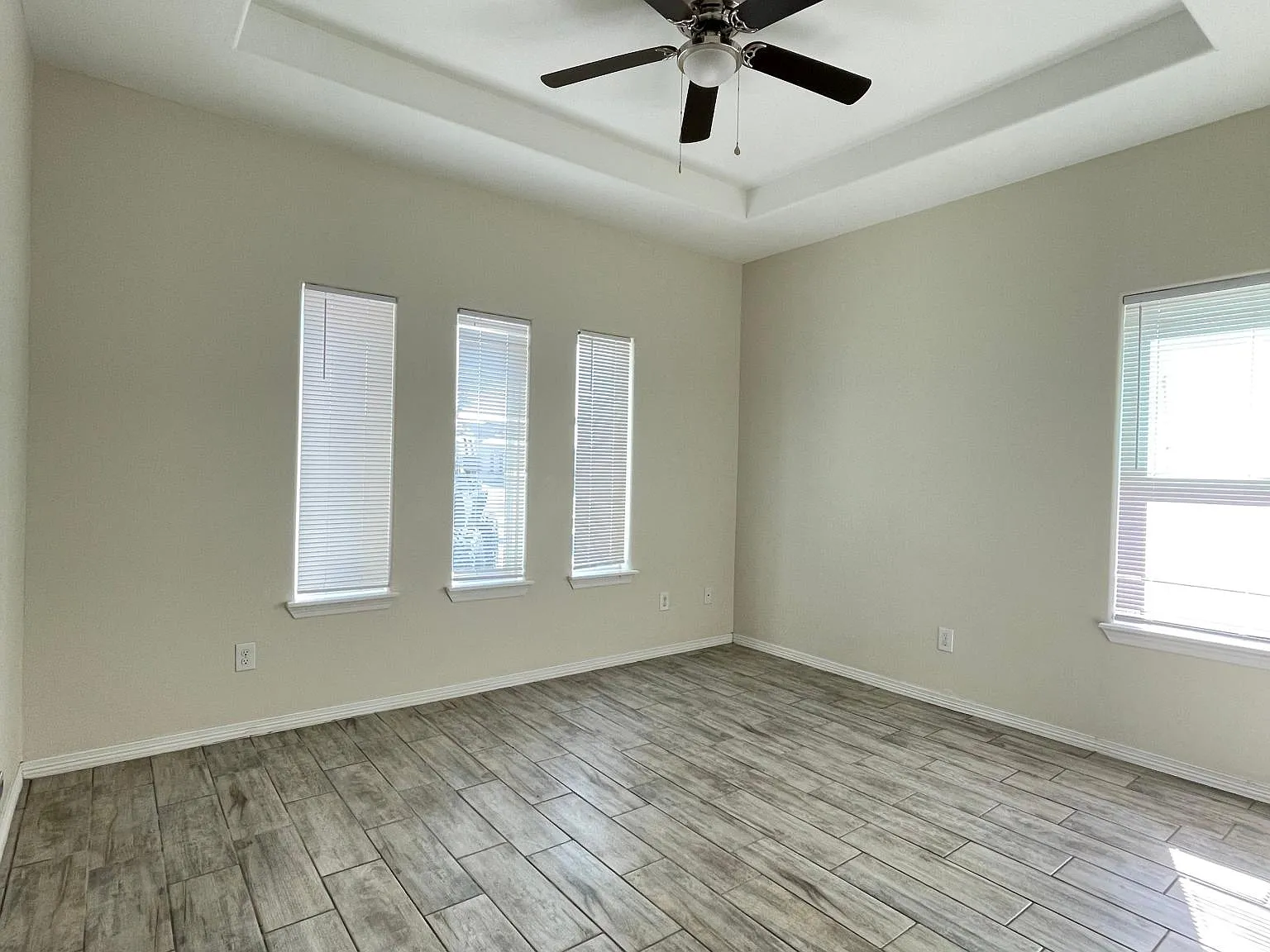 1802 Cortlandt St — Photo 4
