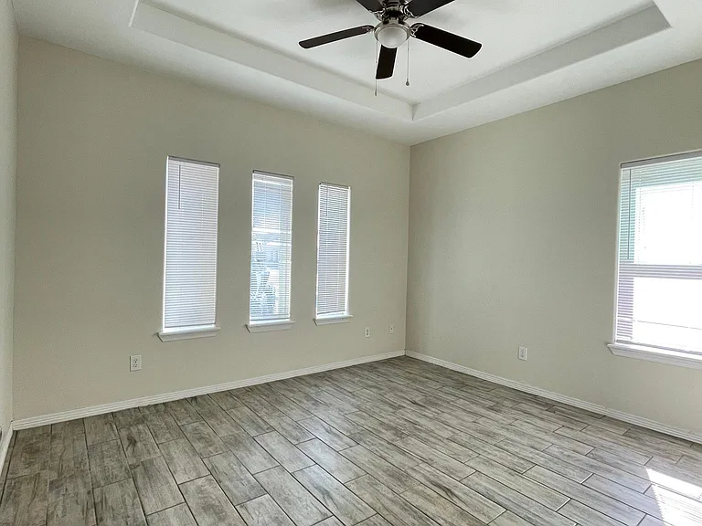 1802 Cortlandt St #1 — Photo 4