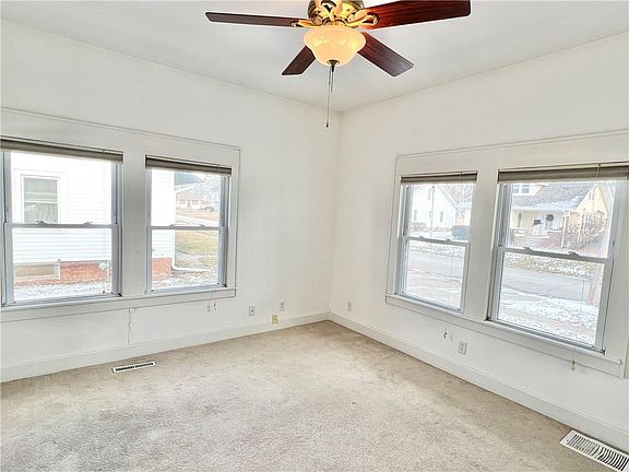 3rd image of 703 W 6th St S