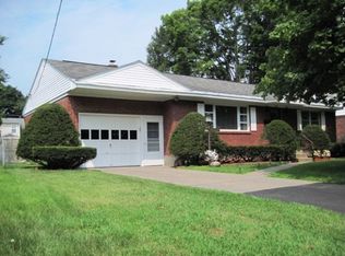 12 Benton Dr, Saratoga Springs, NY 12866
