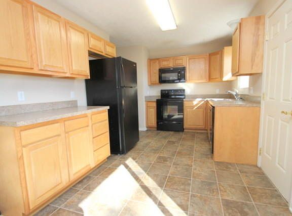 2nd image of 450 Mount Vernon Dr
