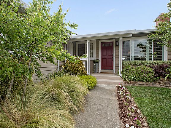 5th image of 2461 Maywood Dr