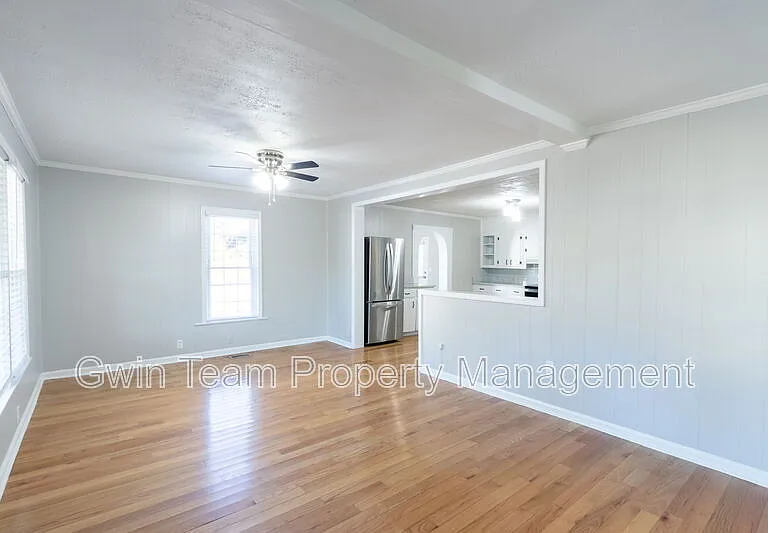 4715 S Lee St — Photo 3