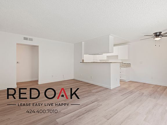 4th image of 11134 Arminta St #104