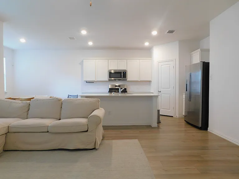 3500 Kingsview Dr — Photo 7