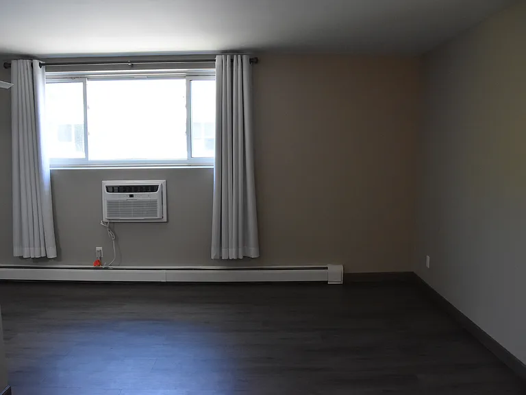 1035 Powers St — Photo 15