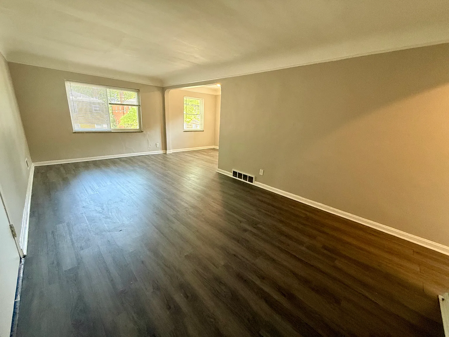 2 bed, 900 sqft, $1,200 — Photo 2