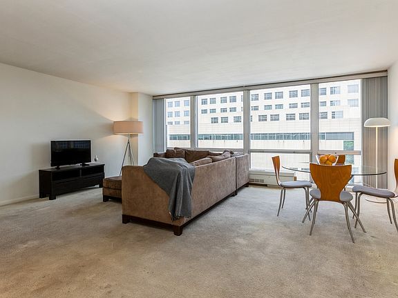 4th image of 330 W Diversey Pkwy APT 608