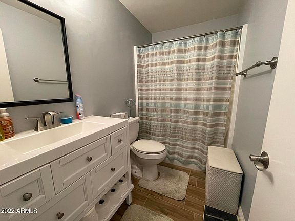 5th image of 6018 E Des Moines St