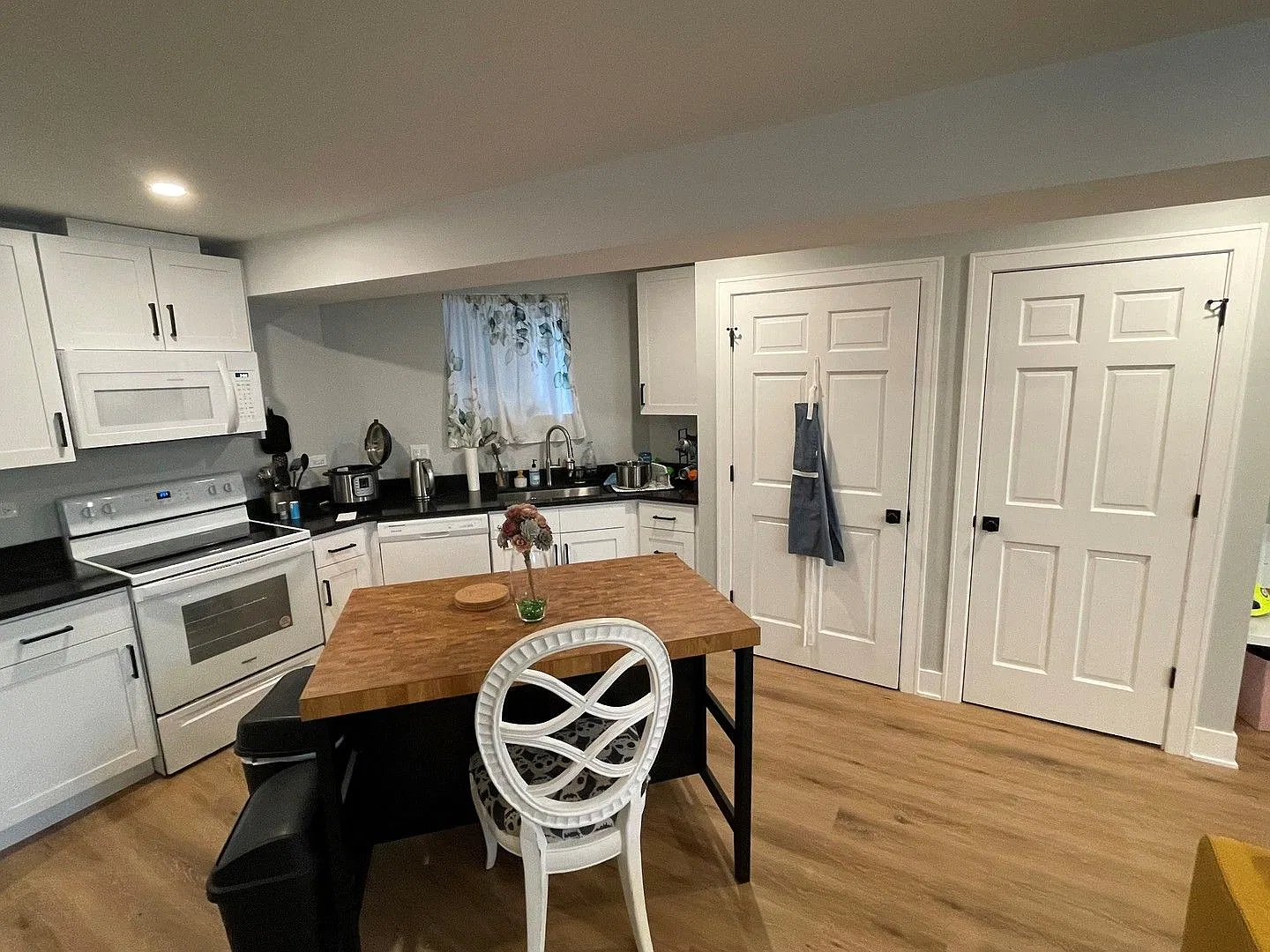 1 bed, 1100 sqft, $1,700 — Photo 4