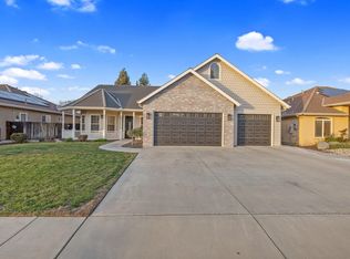 121 Atwood Ave, Exeter, CA 93221