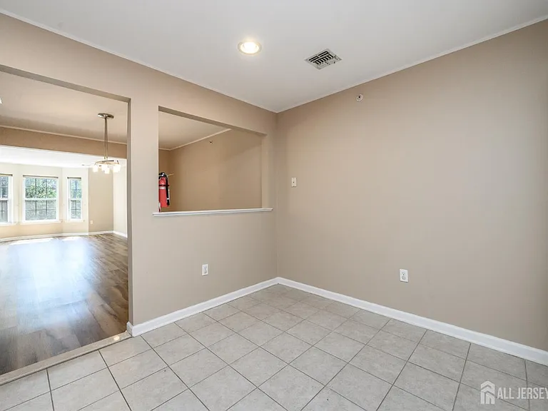 303 Pinelli Dr — Photo 11