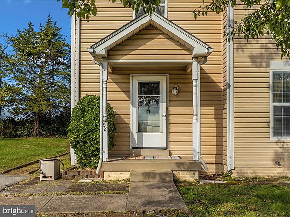 3rd image of 52 Robindale Dr
