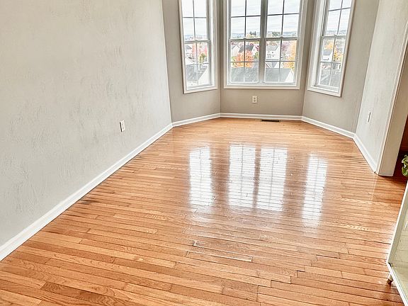 4th image of 185 Wistaria Dr