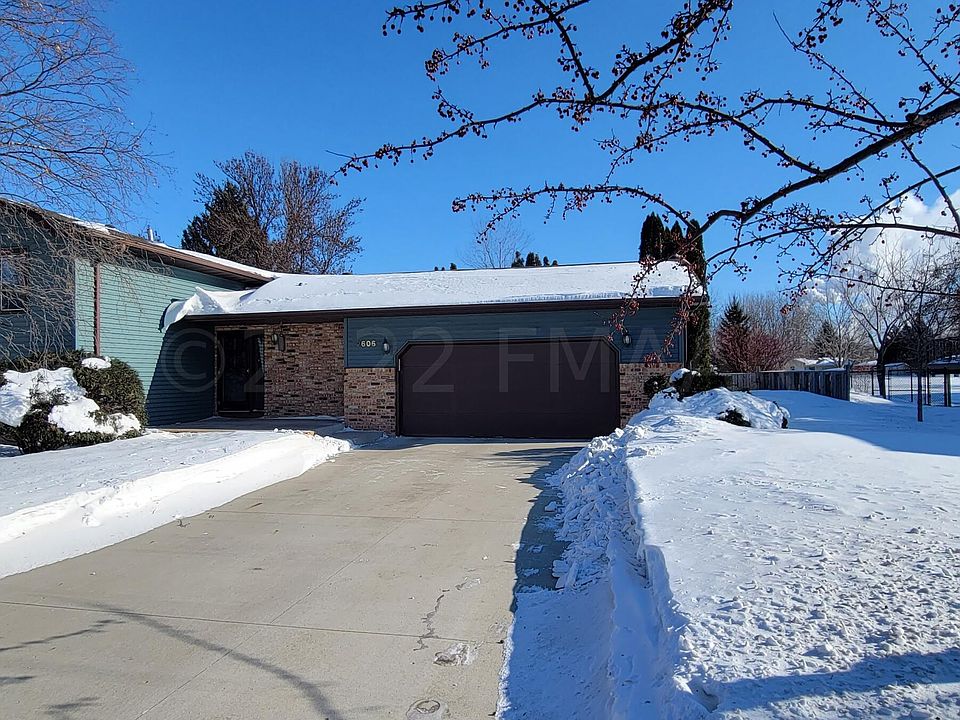 1st image of 2606 N River Dr