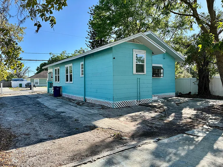 1504 E 33rd Ave — Photo 3