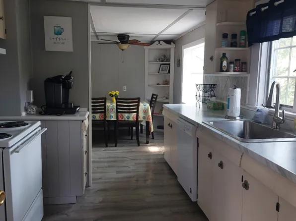 56 Maplehurst Dr, Narragansett, RI 02882