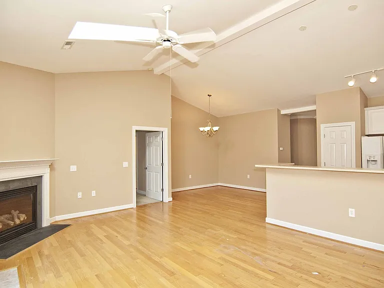 337 Monlandil Dr — Photo 2