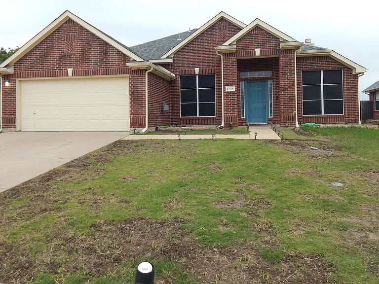 2704 Pyramid Ln — Photo 1