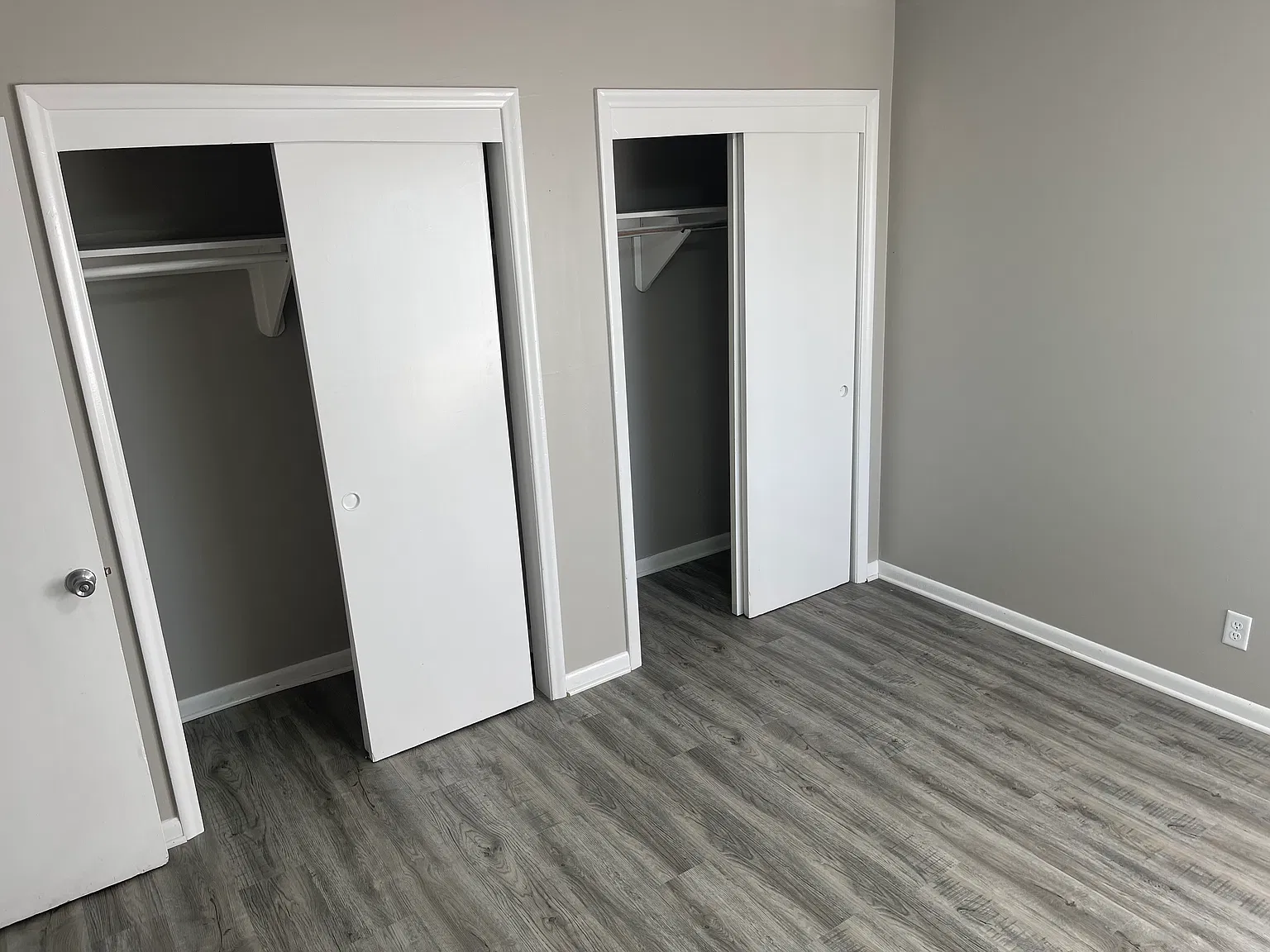 3 bed, 925 sqft, $1,300 — Photo 2