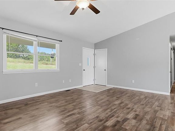 5th image of 16650 Walnut Dr