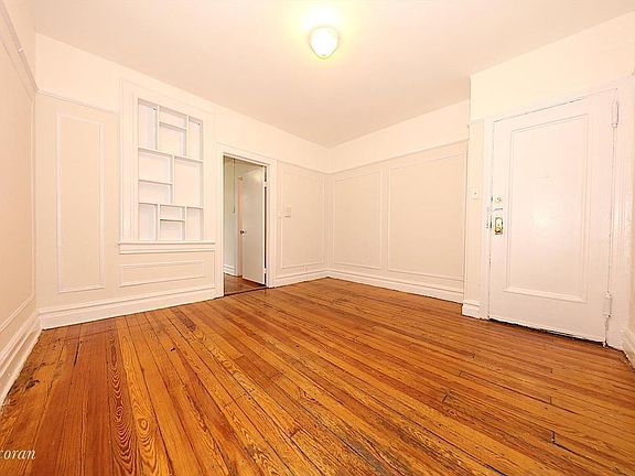 3rd image of 3018 43rd St APT 6