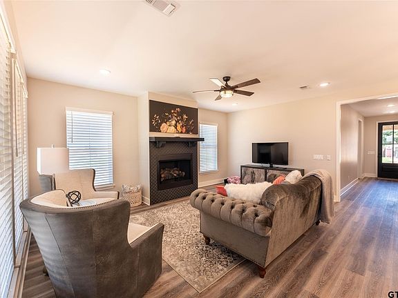 3rd image of 1030 Cannon Pl