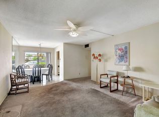 4 Golfs Edge APT B, West Palm Beach, FL 33417