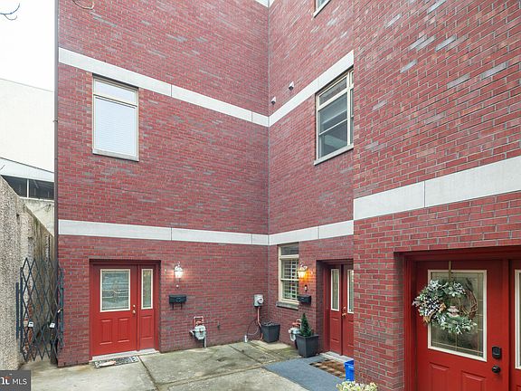2nd image of 1029 Christian St #B