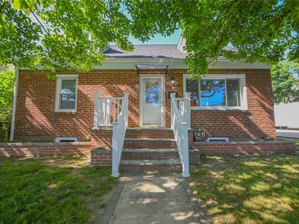 18 Hoffman Avenue, Elmont, NY 11003