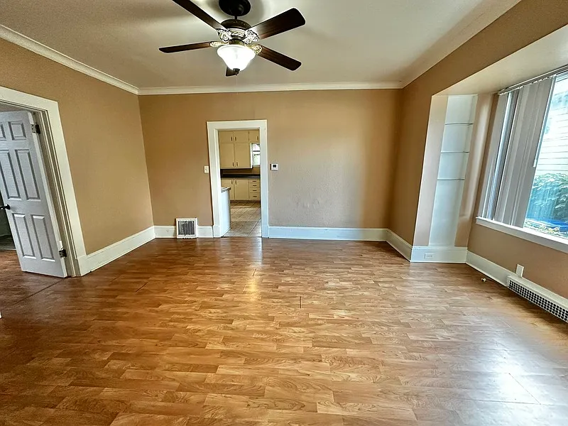 3 bed, 1.0 bath, $999 — Photo 3