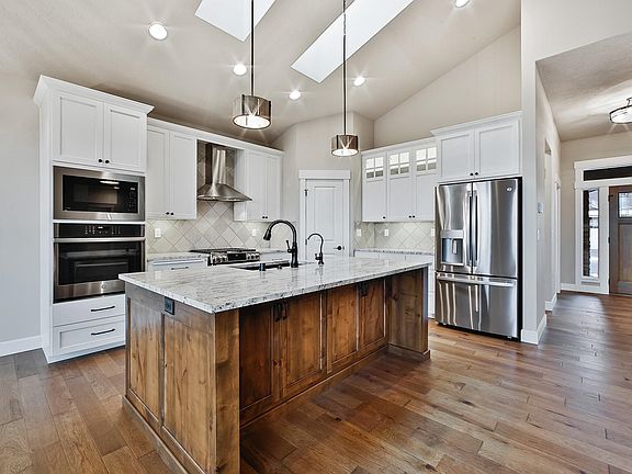 5th image of 5011 E 41st Ave