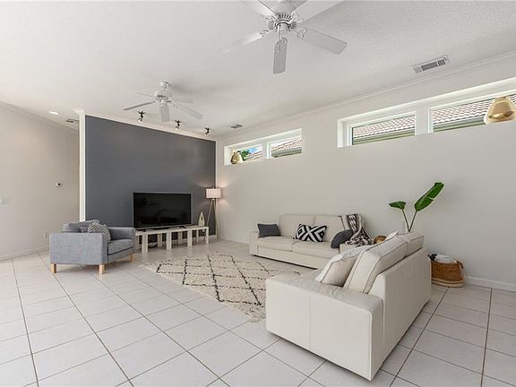 5th image of 662 SW Lake Charles Cir