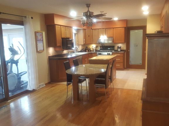 4th image of 832 Cedar Dr
