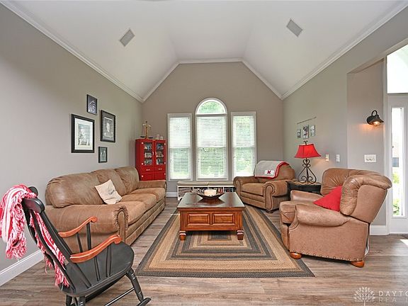 5th image of 756 Lake Forest Dr