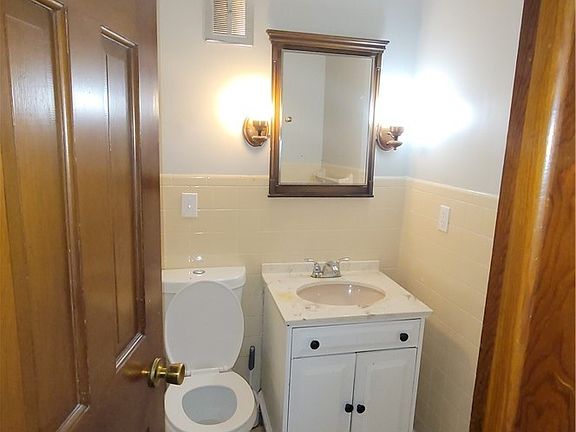 3rd image of 7159 Springdale Dr
