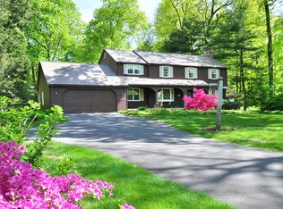 21 Crestwood Rd, Simsbury, CT 06070
