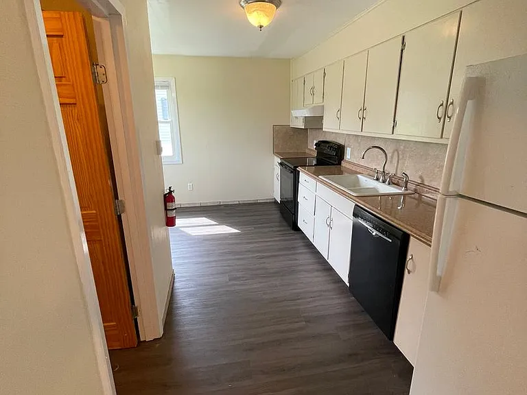 704 Torrey Ln — Photo 16